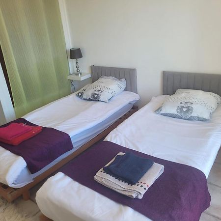 Appartement Proche Aeroport Marseille Marignane - Studio Confortable - Logement Ideal - Hebergement Tout Equipe Роняк Екстериор снимка