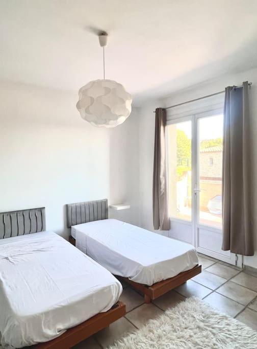 Appartement Proche Aeroport Marseille Marignane - Studio Confortable - Logement Ideal - Hebergement Tout Equipe Роняк Екстериор снимка